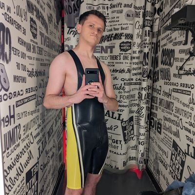 An adventurous sub guy looking for mates, dates and general fun 😏 Guess this is a bit of an alt.