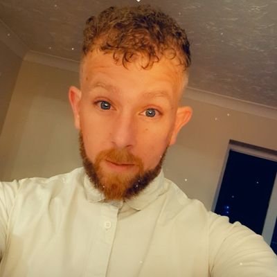 32 years old ..Groundworker. ..Living my best life ❤ 💛💙LUFC💛💙 💜🤍AFC Cedars no.10💜🤍