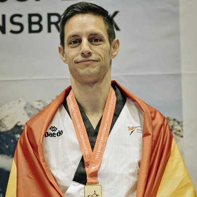 Deportista, soñador y algo mordedor ;) Campeón de Europa, medallista mundial. 7xcampeón de España