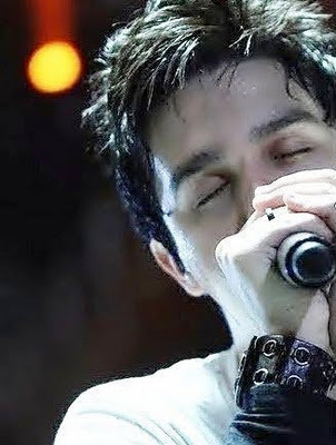 oooi :3 porque eu tenho um Fc pro Luan Santana? Porque...euamoele isso basta! 
P - Jhenii 
V.P - Miih