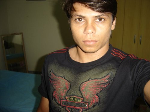 Não é muito imparcial se autodefinir. Além do mais,sou para cada pessoa, o que cada um merece de mim.