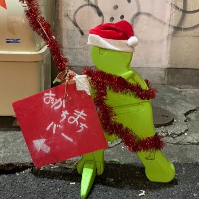 おかちまちバースタッフがゆるくいい感じにつぶやいていくアカウントです。日/火→しゆり、水/金/土→りお、木/土→さよ 金→しえ子 が担当してます。月曜日:定休日/火曜日〜金曜日:20時オープン/土曜日・日曜日:17時オープン