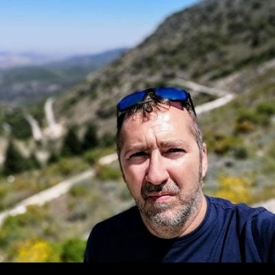 Un espacio para mi pasión por las motos, el motociclismo, el ciclismo y mis pensamientos sobre la actualidad y la política desde una perspectiva progresista.