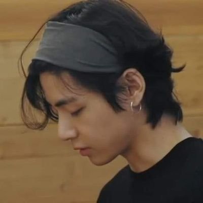 ikoszity's profile picture. duas passivas patéticas (hyunlix)