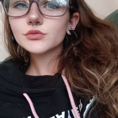 CharlyWasserbar's profile picture. Guten tag 🖤 Just...posting my Kinky business...😋
