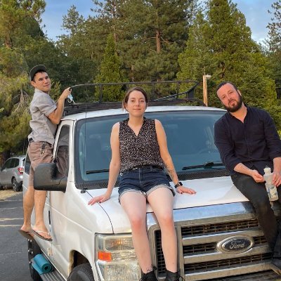 “crosby, stills, and nash meets cap’n jazz”

cross-continental commuter band extraordinaire

jojo//bernie//kynwyn

tokyo//berkeley//portland