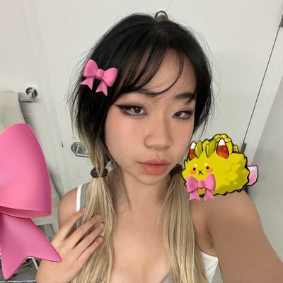 Emily ♡ | Artist & Creator | Merch designer | Marketing & Social Media
