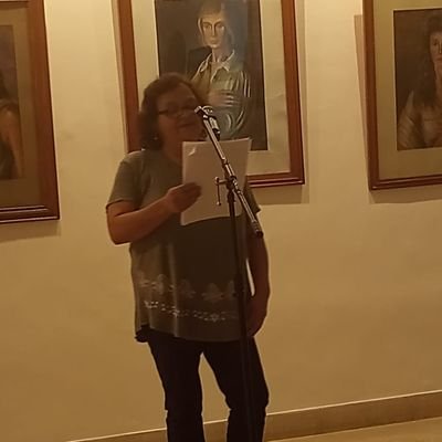 Escritora y soñadora eterna de un mundo mejor, donde nos sepamos amar unos a otros, sin diferencias.