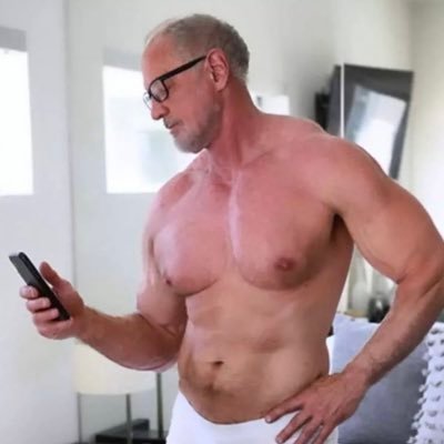 18+ Only 🔞 | Hung Hot Real Dad Content🔥 | Alt Account 😈 | Married to a female 🤫 | NO MINORS 🔞