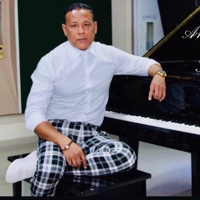 Cantante y Compositor Venezolano. Contacto: República Dominicana