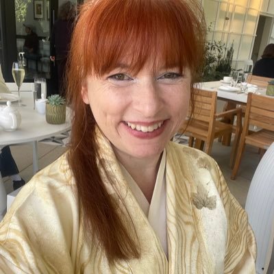Kimono Researcher 👘 I never met a kimono I didn't like.