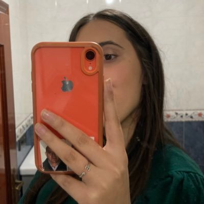 elenabeyo's profile picture. 