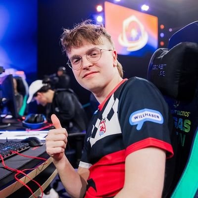 2 TIME GSC CHAMP, VEGAS OPEN FINALS DEAD LAST, MULTISET RANK 1, SET 8/9 EMEA FINALS 
Professional TFT Player for @AustrianForce

https://t.co/ypqVdhf4Z2