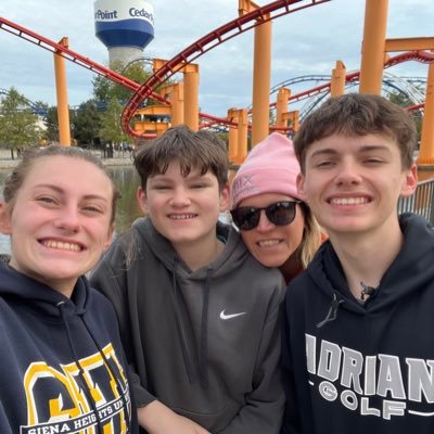 @WesternMichU grad | mom of 3 😎 kids | Adrian College Visit Coordinator- Enrollment Services Specialist - Go Dawgs 🐾