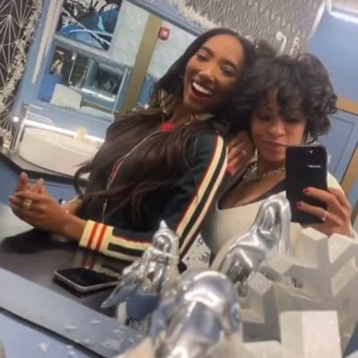 democratbarbie_'s profile picture. he/him ♥️ big brother