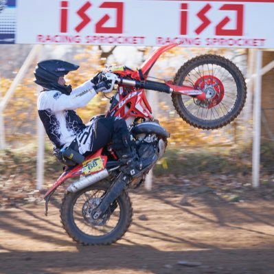 soramaru617's profile picture. 2022年46歳から目指すスローウィリーKING🥇/オフロードバイク業界底辺から何処までいけるのか挑戦🔥/CRM250AR/TT-R125LWE/X-Trainer250MY’23/Montesa COTA4RT250/猫好き🐱/ストレンジTeam月曜会