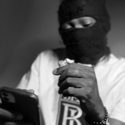 Paalow132435's profile picture. life is short laugh it out while you still can 🌚😁