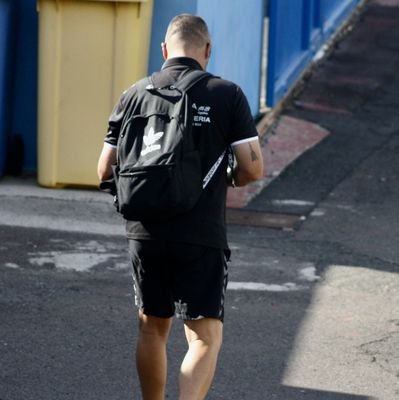 Entrenador de Fútbol, Marido y Padre