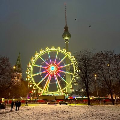 Neugieriger Bürger dieser wunderbaren Metropole an der Spree