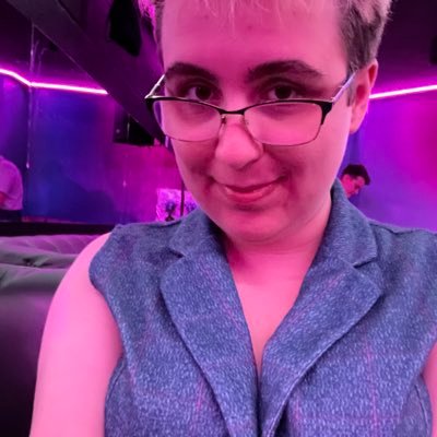 She/her; Rhet/comp lecturer at @CityCollegeNY; BA/MA from @UNCG_ENG; PhD from @CUNYEnglish; Writer/editor @left_voice 💖💜💙 retweets not endorsements