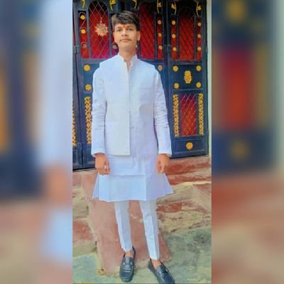 मतलब की दुनिया में कौन किसी का होता है,
धोखा वहीं देता है, भरोसा जिस पर होता है..!!