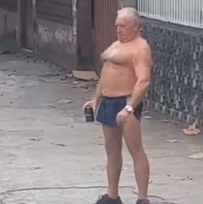 cis male, 54, he/him, liberal, unemployed, alcoholic, 94 IQ, former bodybuilder, multi-millionaire, 3*12 16 kg side laterals, unofficial ambassador of Pittinger