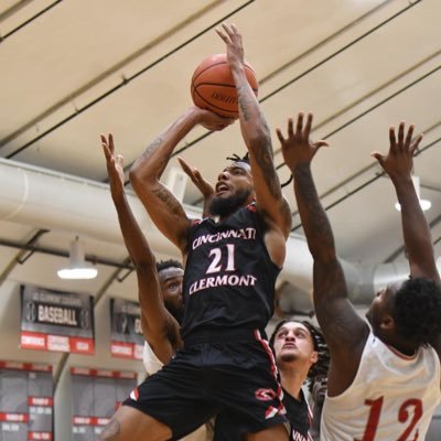 Proud servant of God🙏🏽 StudentAthlete #UCCMBB🏀 L.L.D 🦍🖤😇