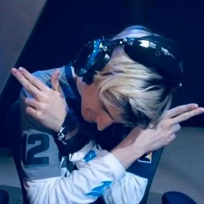 w_xqcL Profile Picture