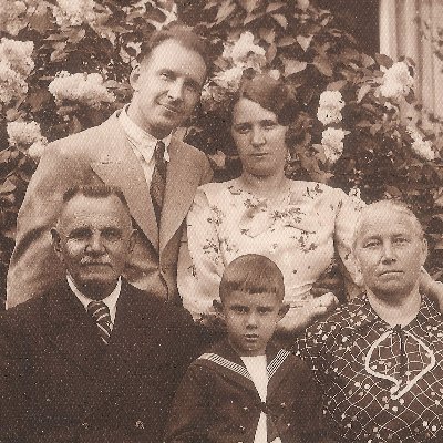 Ilmāra Reinholda Drēziņa (1930-2022) un dzimtas piemiņas albums.