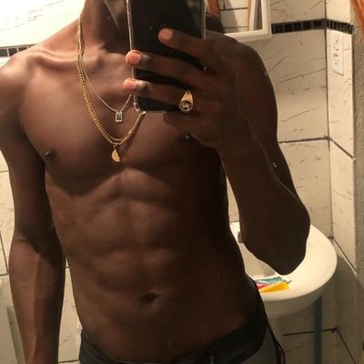 surtado ciumento safado e um pouco tarado 🔥 sabe qual é meu signo? ♒️ aquário https://t.co/WuPQv4w2ct