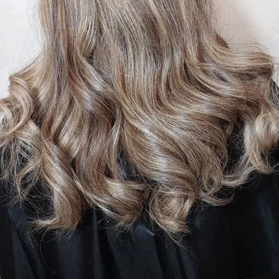 ناشناس مانده ی توییتر ,
روزمره نویس ناماهر ، کم فالوئر ،