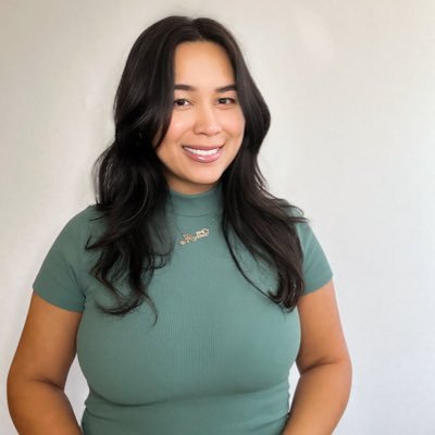 vivaLyssa's profile picture. I'm going for a very, very specific type of weird here.