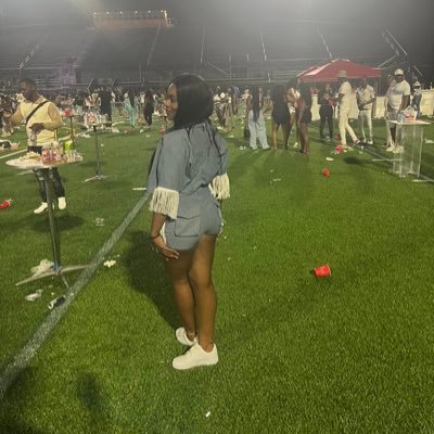 When they sit I stand and when they stand I STAND OUT💕❗🌈