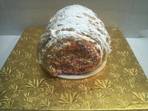 Located in the heart of Bloomfield, Paddy Cake Bakery provides delicious baked goods and specializes in wedding and birthday cake design.