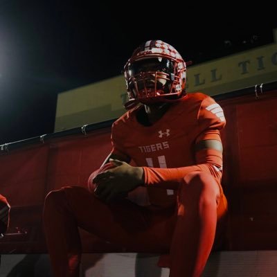 Terrell High School🐅 C/O:202️⃣4️⃣👨🏾‍🎓(5,10)168lbs 40yrd4.59 QB/S lindon33henderson33@gmail.com Mobile:(469)-894-5125