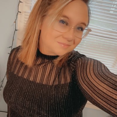 D3i_yo's profile picture. probably somewhere eating goldfish crackers. the rainbow kind.                       like animals more than i like breathing         🐾🌈🌻