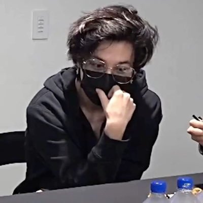 luviegelic's profile picture. on @lfyoustayed