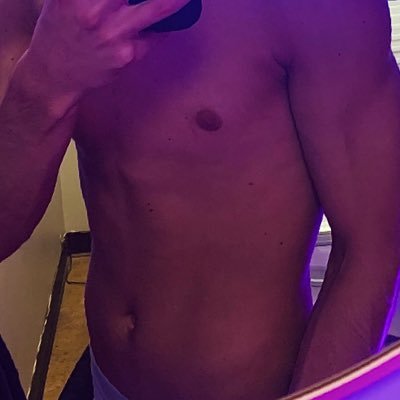| Bi | Masc | Sharing hot content I find and some of my own.😈 DM’s open 📩 NSFW 18+