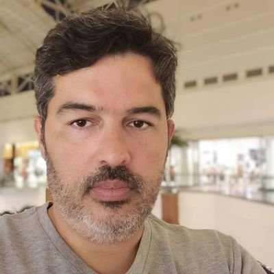 Conservador anti-socialista e suas doutrinas: fascismo, nazismo e comunismo repaginado pelo gramscismo cultural.