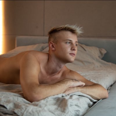 Blondekingof Profile Picture