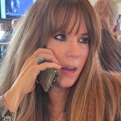 Sharzeegirl's profile picture. 