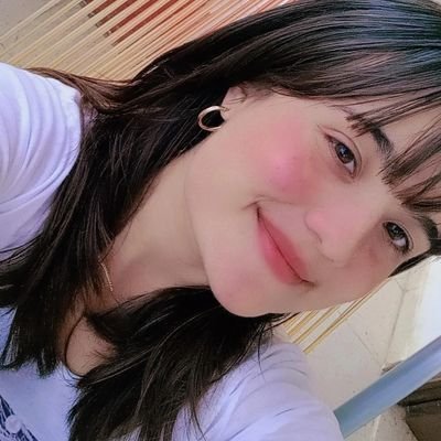 Esta chica sueña con ser una escritora reconocida💜From Cuba🇨🇺