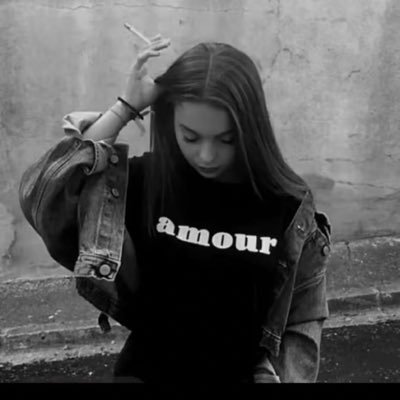 bb_2bs's profile picture. لن تفهمُوا م بداخلي٫لذا أكتفُوا بالقراءة