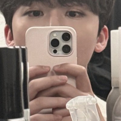 starryjaemie's profile picture. please do mention if it's your first time dm-ing! 🫶🏻