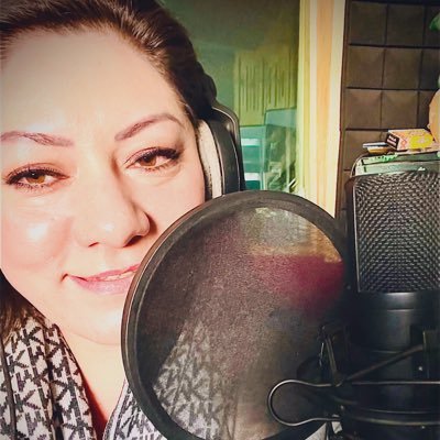 Locutora, conductora, voice over talent, actriz, mercadóloga, activista por una educación inclusiva y de calidad para todos.