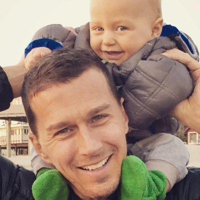Technology evangelist, runner, reader, polyglot, hooper, proud papa.