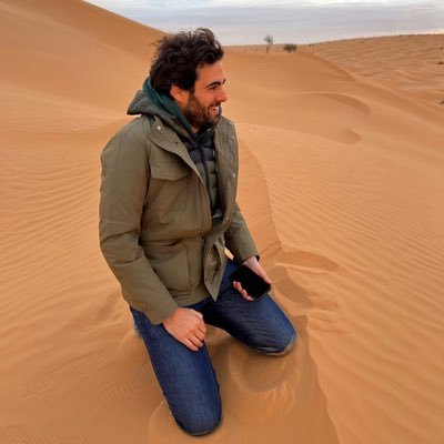 Orgulloso de Servir. Humanista liberal y Monárquico. Al servicio de España y del prójimo