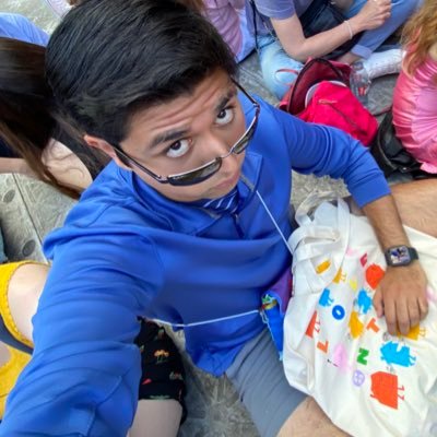 rodricaraveo's profile picture. poet in the body of a finance guy