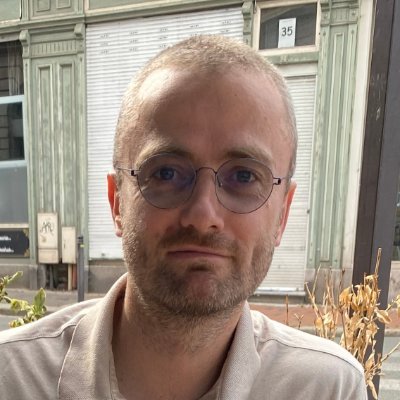 Ophtalmologiste Runner, un peu geek, spécialisé en orbito-palpébral
Bureau du SNOF, Commission paritaire
MSU