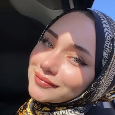 Kadınların haklarının önemi ve değerinin farkındadır ve her zaman onların yanında yer alır.